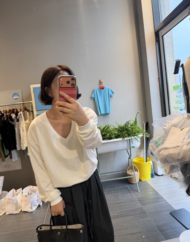 브이넥기본맨투맨